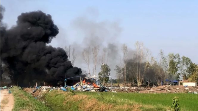 Kebakaran di pabrik kembang api di Thailand