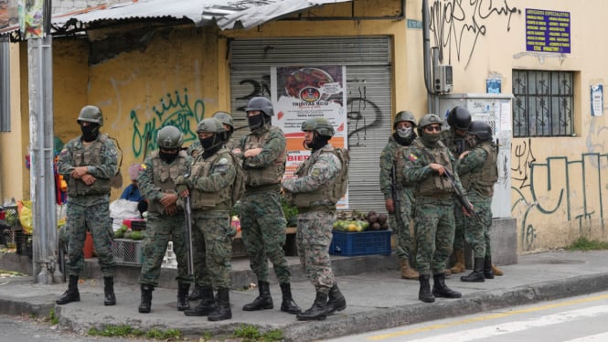 Tentara Ekuador patroli di sekeliling penjara usai bos Narkoba kabur dari Bui